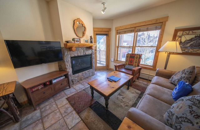 Cozy Unit with private laundry and hot tub