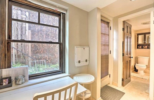 Denver Apartment Walk to Cheesman Park and 6th Ave