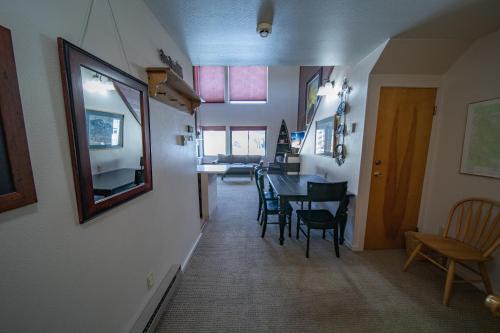 Edgewater 1448 by SummitCove Lodging
