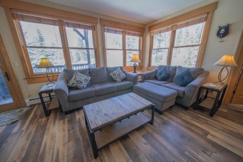 Elk Run Villas 