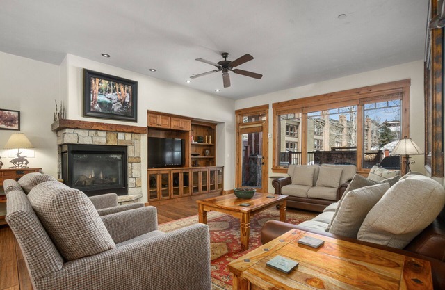 Emerald Lodge 5107 - Private Hot Tub, Outdoor Fireplace, Pools, A/C, Year Round Free Bus