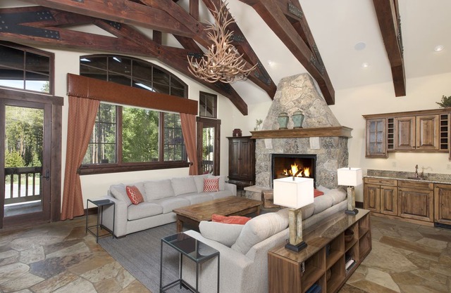 Exclusive Boulder Ridge Lodge -Ski ~in---New