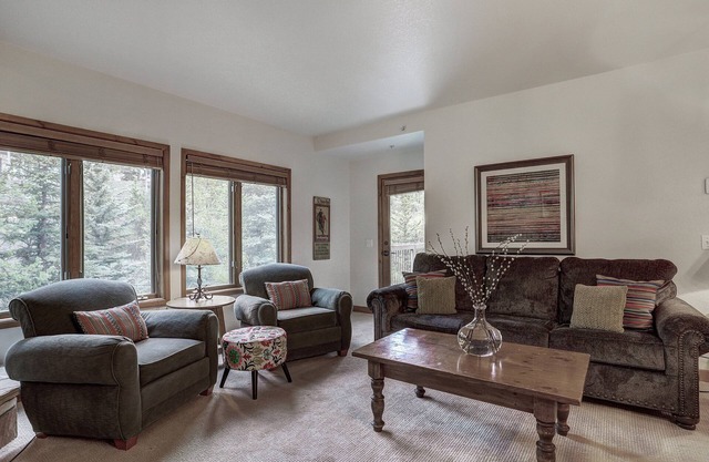 Experience ski in/out cozy mountain living at Tyra Riverbend 213!
