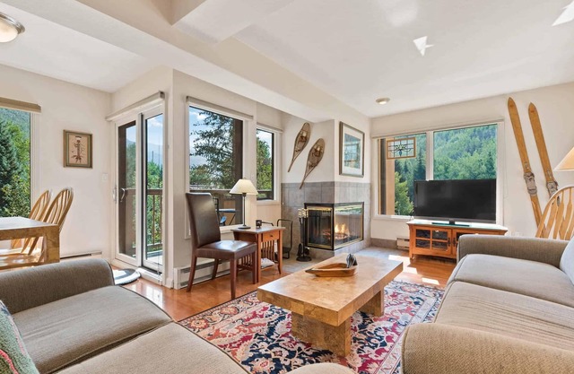 Fallridge 214 - Spacious One Bedroom