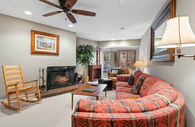 Fallridge 220 - Bright Two Bedroom