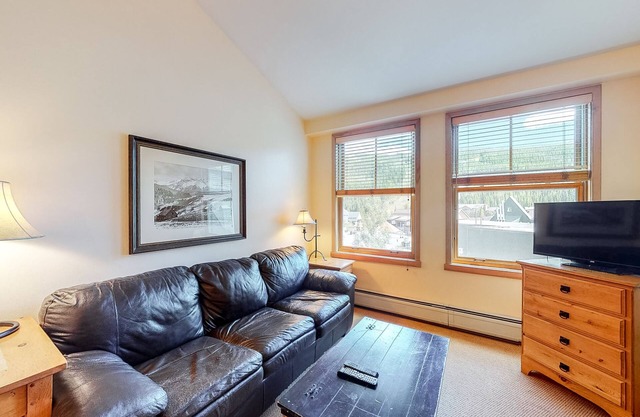 Family-friendly mountain retreat with shared pool and hot tub - walk to gondola