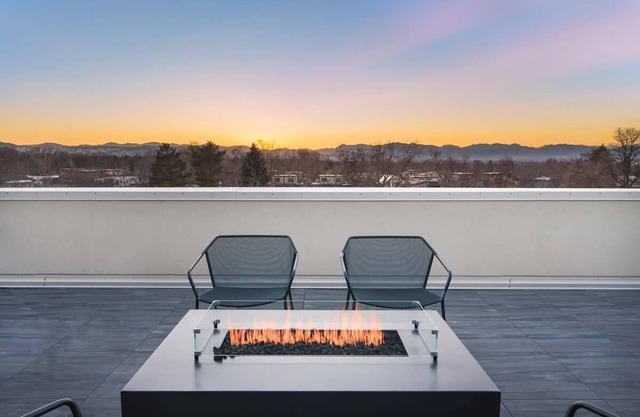 Family Friendly Sleek & Modern Flat w/Balcony!