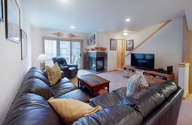 Fantastic Ski Gem W/ Two Balconies, Gas Grill, Full Kitchen, Fireplace & WiFi!