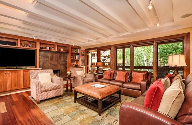 Fasching Haus Unit 10, Condo w/Private Deck, Great Views, 2 Blocks to Downtown Aspen