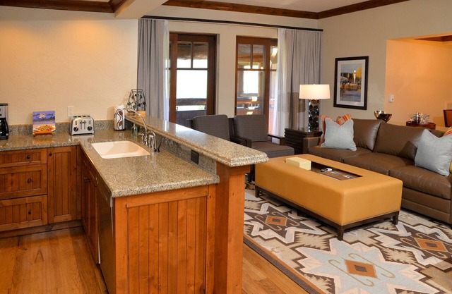 Free Lift tickets! Ski-in, Ski-Out, w/ Game Room, Hot Tubs. Timbers BG