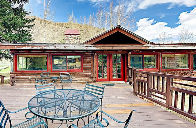 Gore Creek House w/ Hot Tub, Fireplace & Deck - 4.2 Miles to Vail Ski Resort