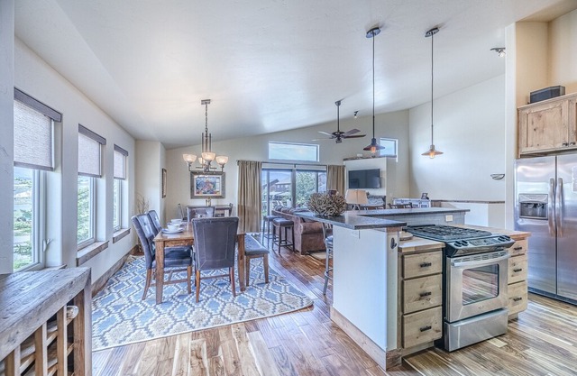 Gorgeous & perfect duplex for families. Only 10 minutes from ??Winter Park??