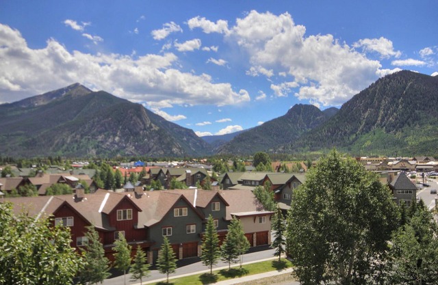Gorgeous two bedroom Frisco condo. Unbeatable views of Lake Dillon.