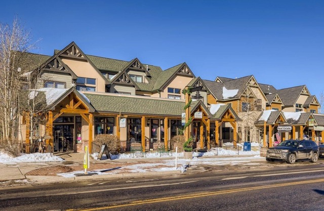 Great 2 bedroom condo right on Main Street, Frisco! Awesome location!