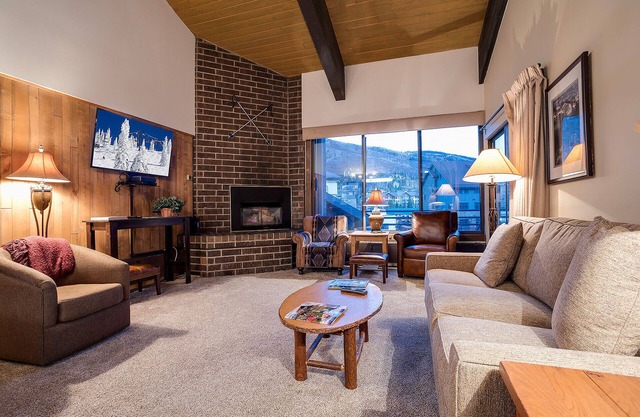GSQ34 by Mountain Resorts: prime location on the slopes!