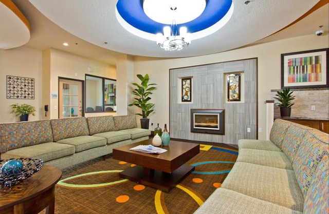 Holiday Inn Express and Suites Denver East Peoria Street