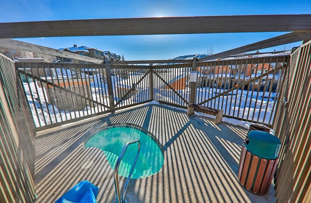Home by Granby Ranch w/private washer/dryer, shared hot tub, & WiFi