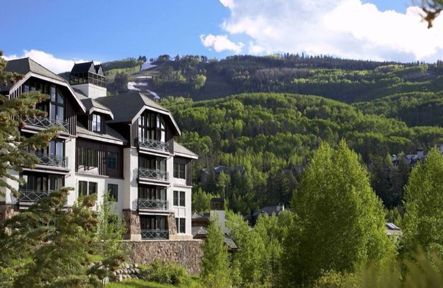 HYATT MOUNTAIN LODGE Fabulous Ski in/Ski Out 3 bdrm/3 bathroom