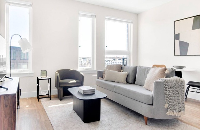 Ideal Congress Park 1BR w/ Gym & Pool, near shops & dining, by Blueground