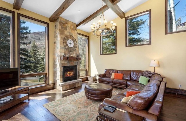 Impeccable Platinum Rated 5-Bedroom Home Private Hot Tub, Amazing Views