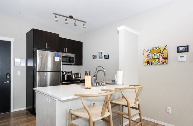 Kasa The Comma | Traditional 1BD Centrally Located in Denver