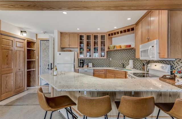 Laurelwood Condominiums 105