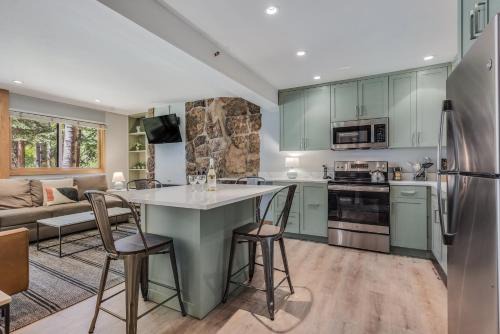 Laurelwood Condominiums 202