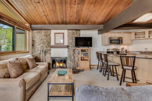 Laurelwood Condominiums 311