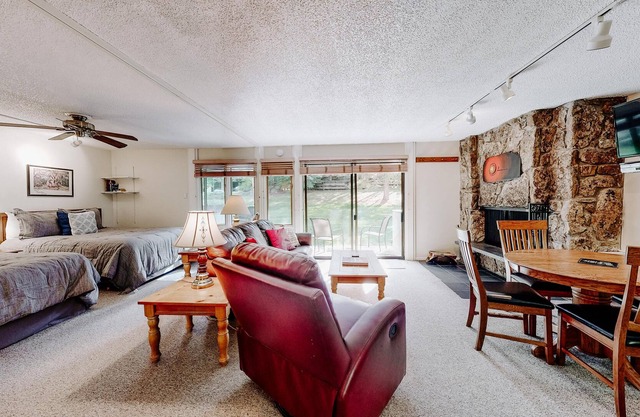 Lichenhearth Condominiums | EL08