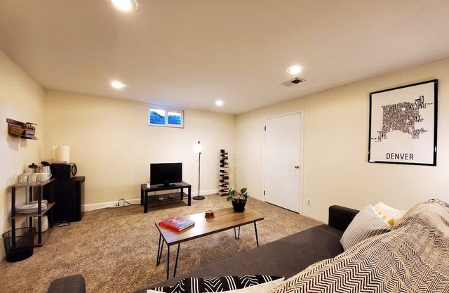 Loftium | Spacious & Cozy Basement Level Suite Near DU!