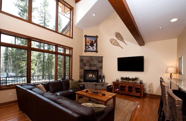 Luxury Townhome - Great Views/BBQ/Shuffleboard - Heated Pool