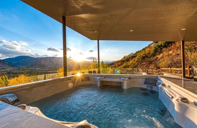 MARFIL 4-Story Away-From-It-All Mountain Top Oasis