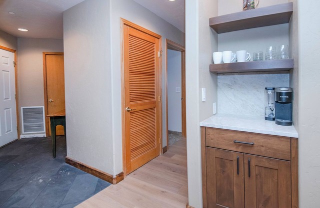 Modern Avon Condo on river near Free Shuttle to Beaver Creek Skiing, Dining!