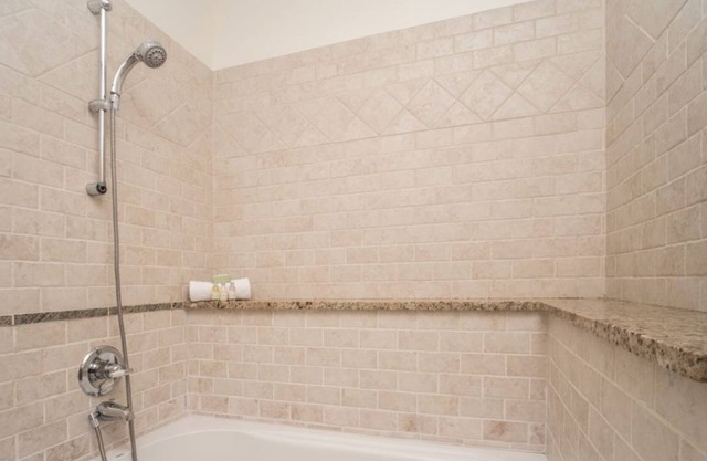 Modern condo w/ cozy fireplace, hot tub and Jacuzzi! #347
