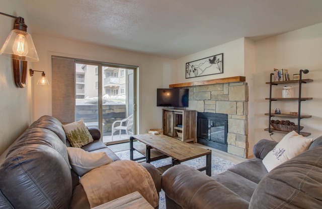 Modern Mt Getaway | 1BR Condo at Shadow Run!