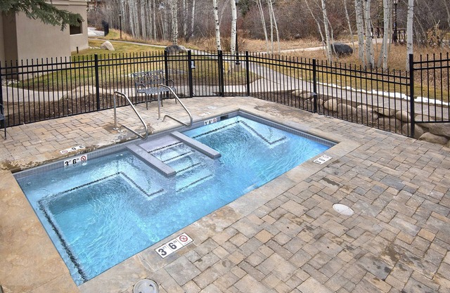 Mountain Modern Beaver Creek Village Condo, Ski-In and Out, w/Hot Tub and Views