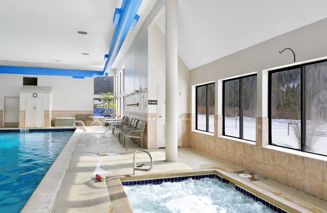 Mountain-view condo with fireplace, pool & hot tub access - close to sledding