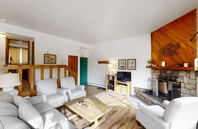 Mountaintop condo with private balcony
