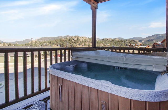 Nakai Peak 41B - 2 Br Condo - Private Hot Tub - Lake/Mountain Views!