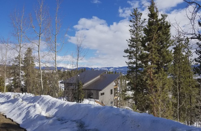New Modern Mountain Cabin with Spectacular Views
