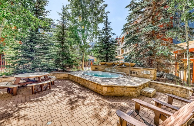 Newly-Remodeled, Ski-In/Ski-Out Condo w/Shared Pool/Hot Tub/WiFi/Washer/Dryer