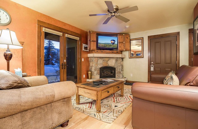 O3106 | Ground Floor Condo | Hot Tub | Free City Bus