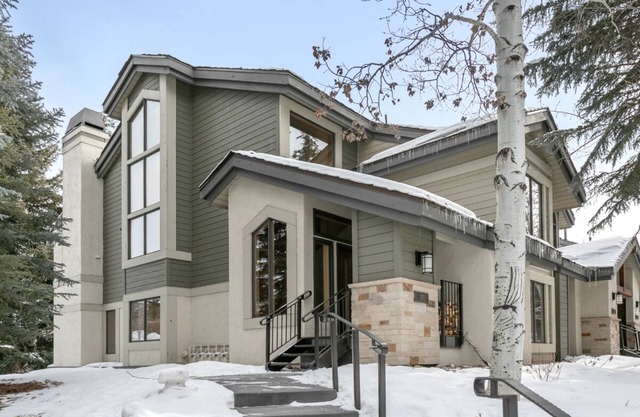 On Call Shuttle - Outdoor Pool, Hot Tub - Steps From Hiking