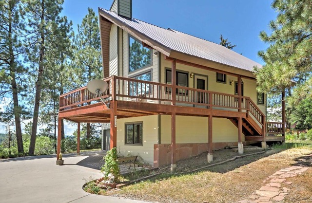 Pagosa Springs Home w/Mtn Views - Near Wolf Creek!