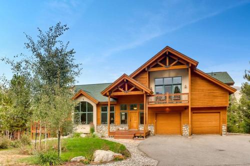 Perfect for Your Family Vacay with private hot tub! home