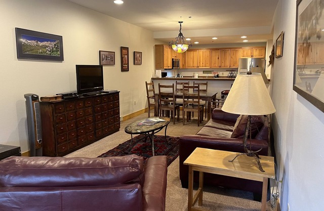 Pet-Friendly 1-Bedroom Condo With Pool, Hot Tubs