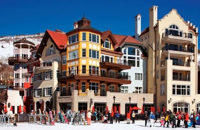 Platinum-rated 3BR Arrabelle ski in/out residence w/rooftop pool, hot tub & spa