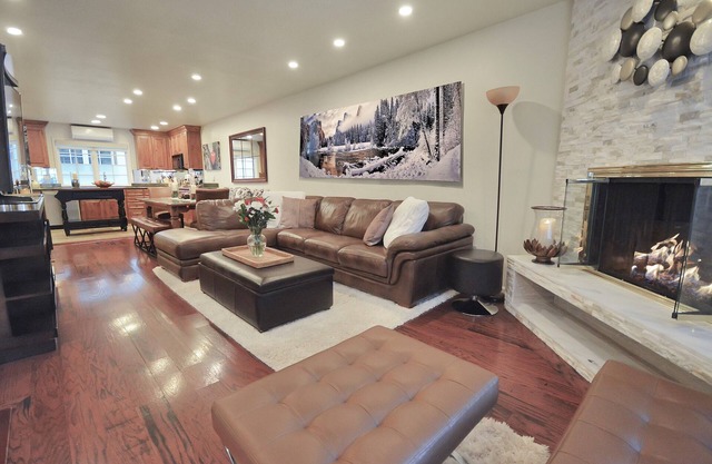Premium Location, A/C, Washer/dryer, Walk to Everything, Many Amenities