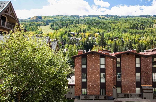 Quiet Colorful Fall! 3 Nights 10% off Now into November
