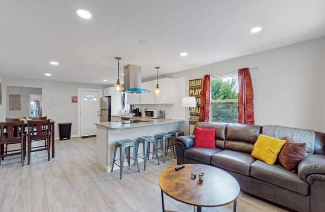 Remodeled 66th 3 king Beds home in Denver